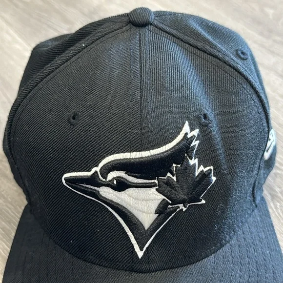 Toronto Blue Jays New Era Fitted Baseball Hat Cap 7 1/8 Black Logo - Picture 7 of 11